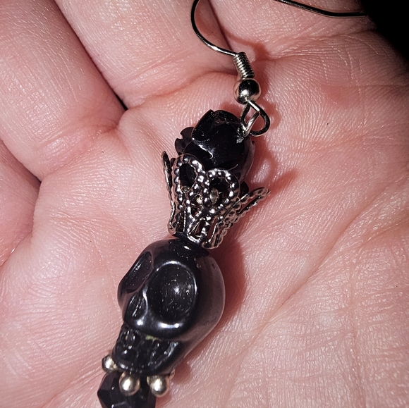 **SOLD**𝕊𝕡𝕖𝕔𝕚𝕒𝕝 𝕄𝕒𝕕𝕖 𝕊𝕜𝕦𝕝𝕝 𝔼𝕒𝕣𝕣𝕚𝕟𝕘𝕤 - Picture 3 of 7